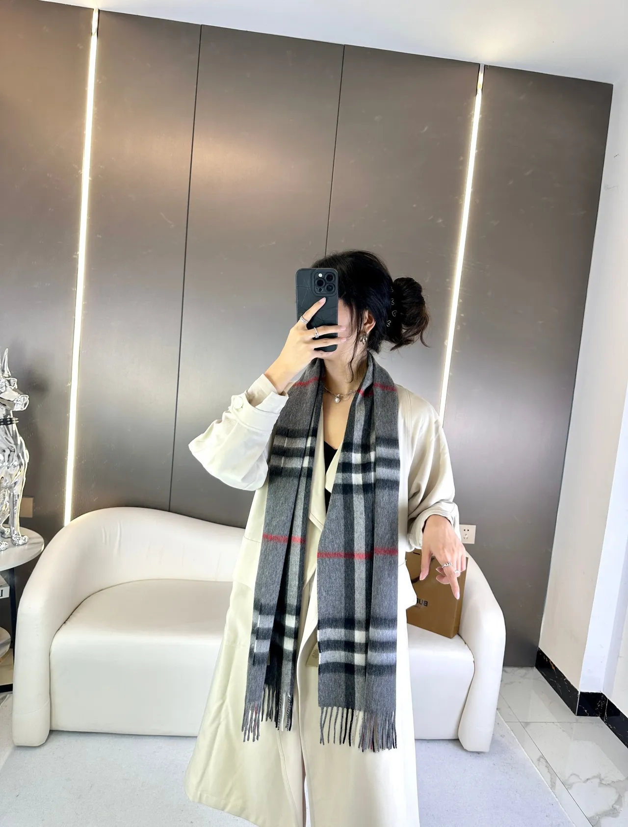Burberry Foulard Gris Noir Motif Carreaux Classique Tissée Équestre Chevalier Logo Cachemire 2