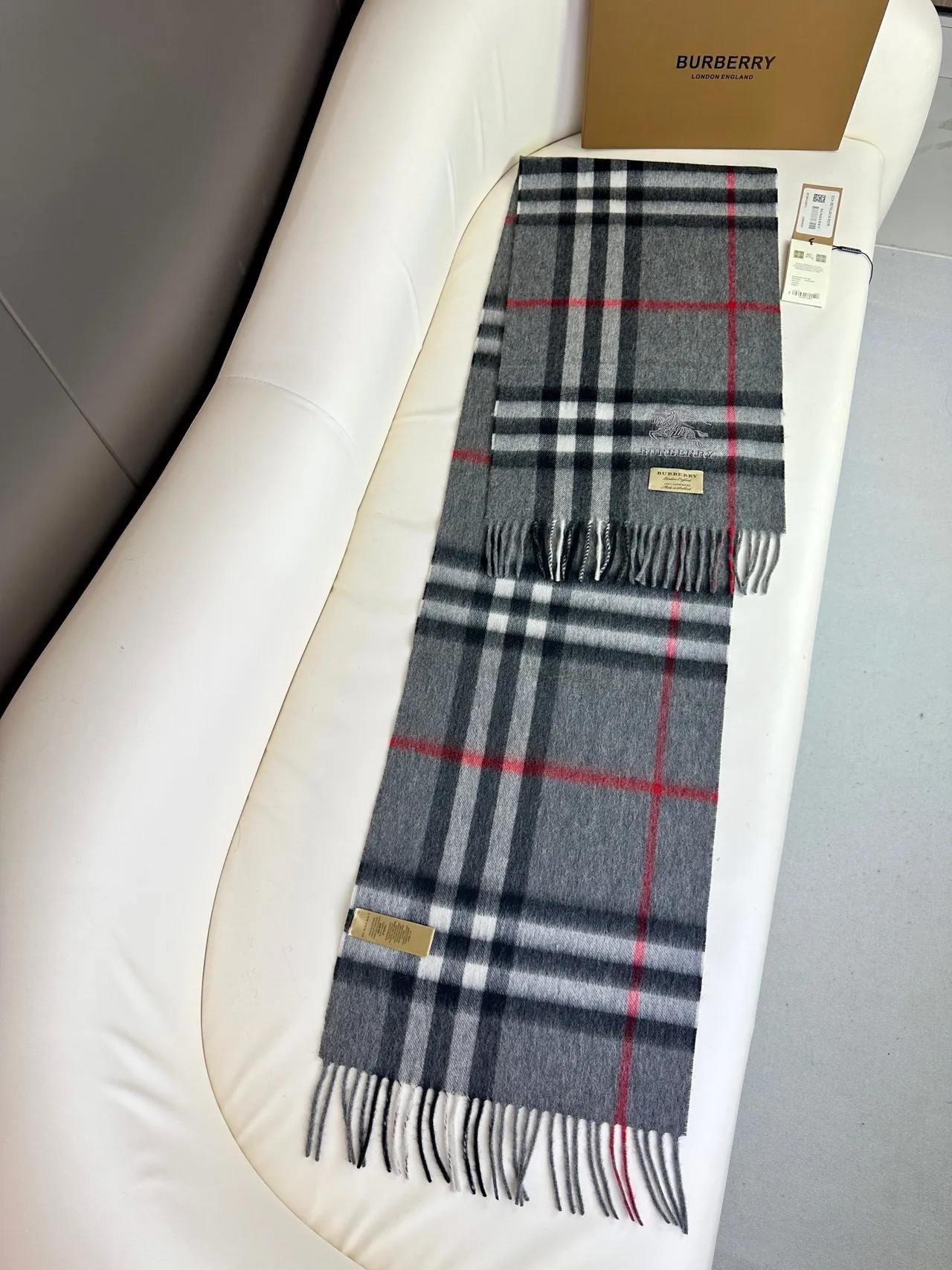 Burberry Foulard Gris Noir Motif Carreaux Classique Tissée Équestre Chevalier Logo Cachemire 8