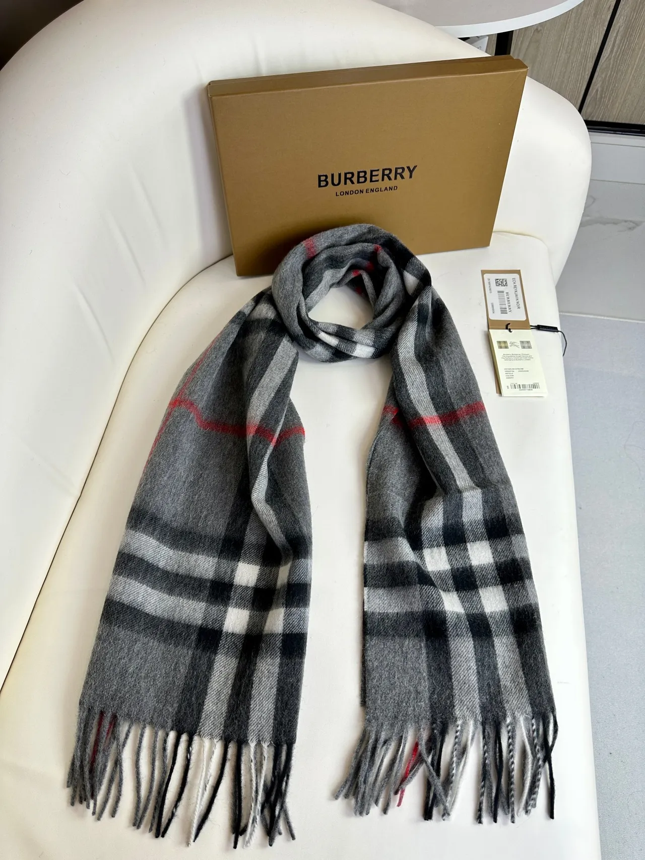 Burberry Foulard Gris Noir Motif Carreaux Classique Tissée Équestre Chevalier Logo Cachemire 4