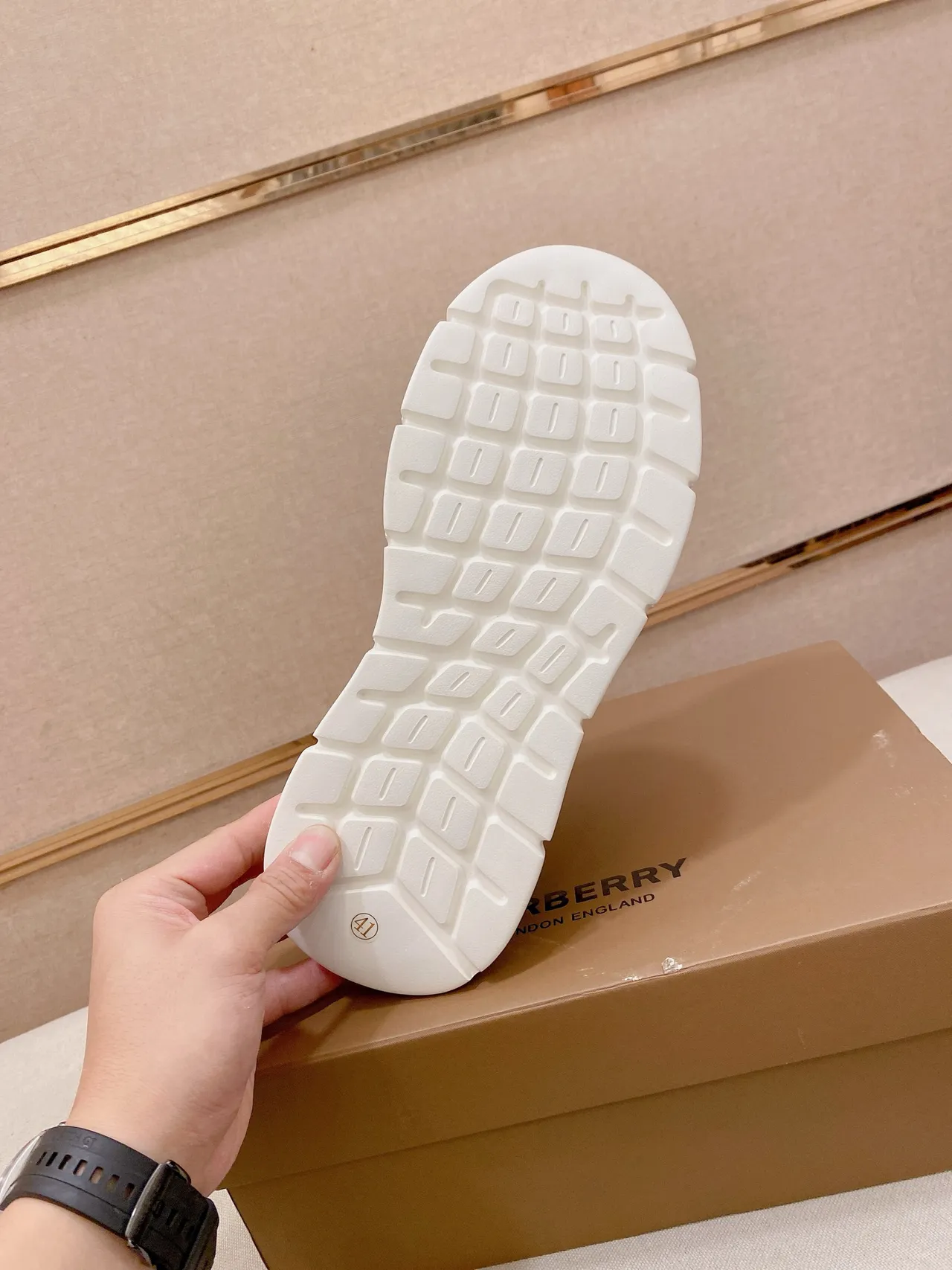 Burberry House Check কালো এবং বিজ মোটা সোল সহ স্নিকার 2