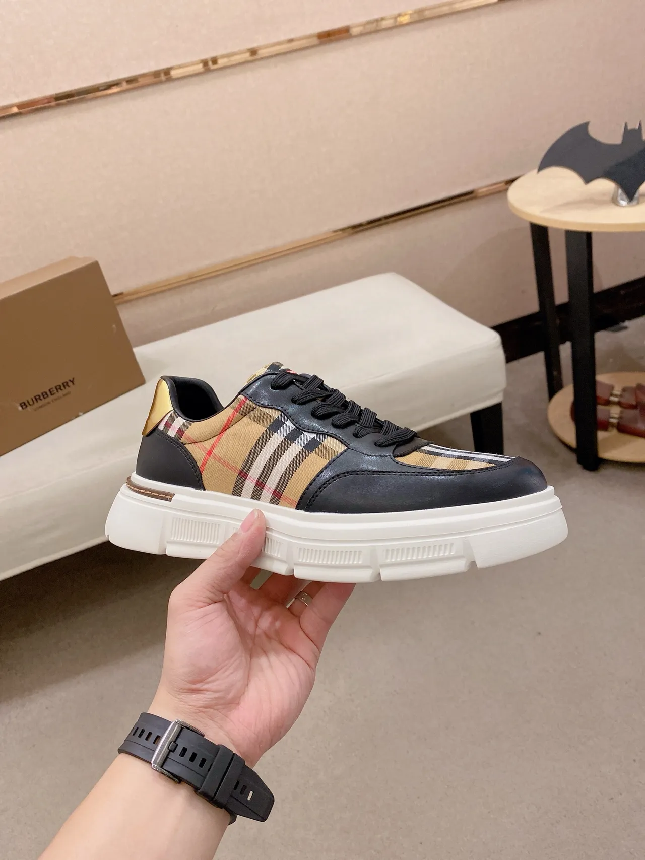 Burberry House Check কালো এবং বিজ মোটা সোল সহ স্নিকার 5