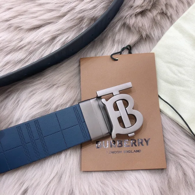 Burberry Knight Belt Azul Marinho Perfurado Xadrez Cinto de Couro 3