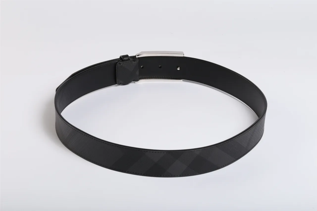 Burberry Knight Cinturón de cuero negro con patrón geométrico a cuadros 6