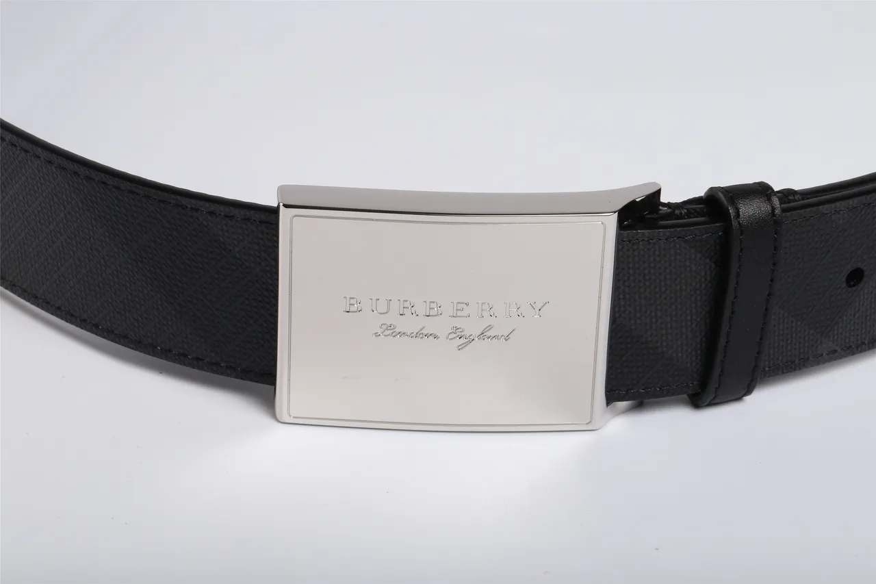 Burberry Knight Cinturón de cuero negro con patrón geométrico a cuadros 7