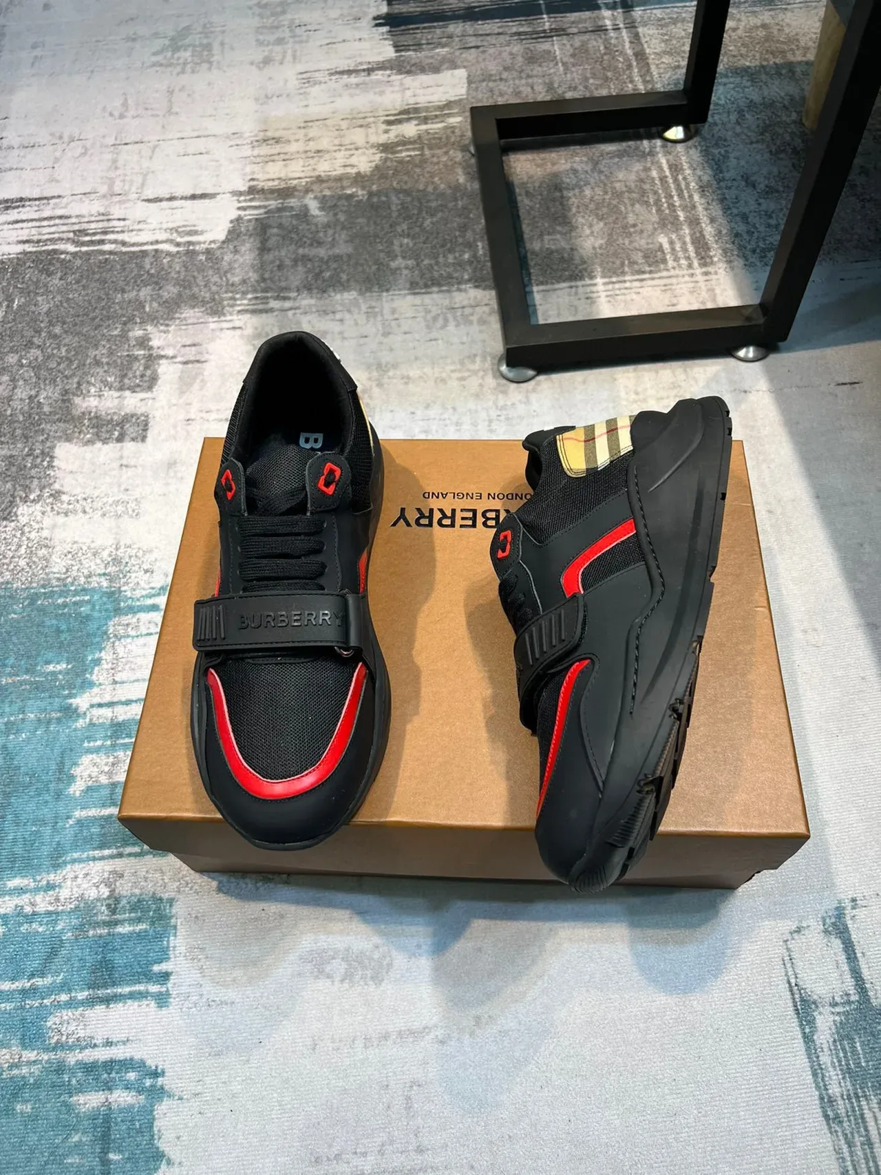 Burberry Knight tênis lifestyle preto vermelho xadrez 4