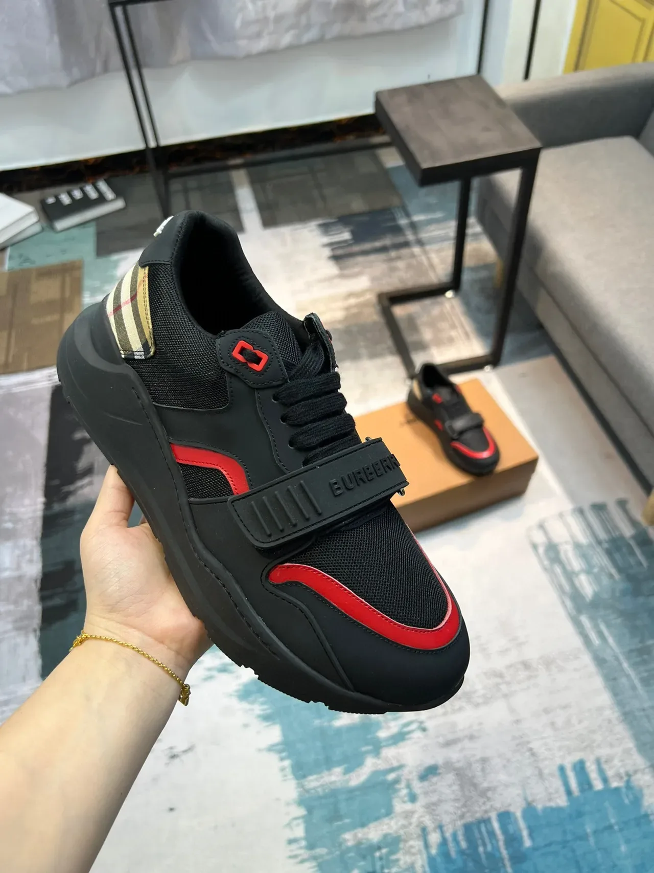 Burberry Knight tênis lifestyle preto vermelho xadrez 6