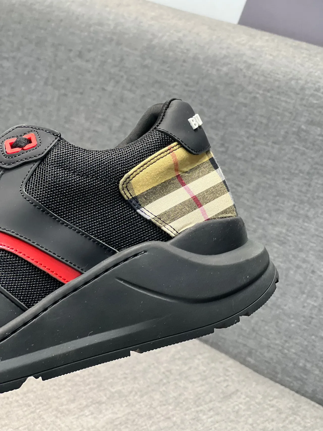 Burberry Knight tênis lifestyle preto vermelho xadrez 7