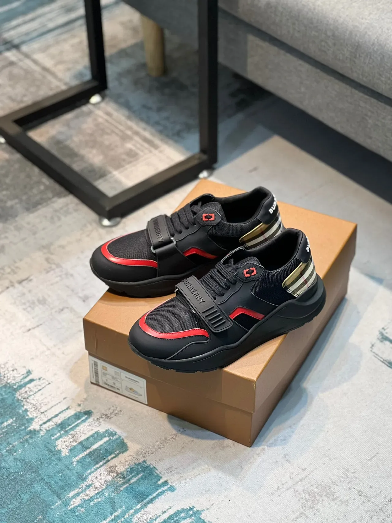 Burberry Knight tênis lifestyle preto vermelho xadrez 8
