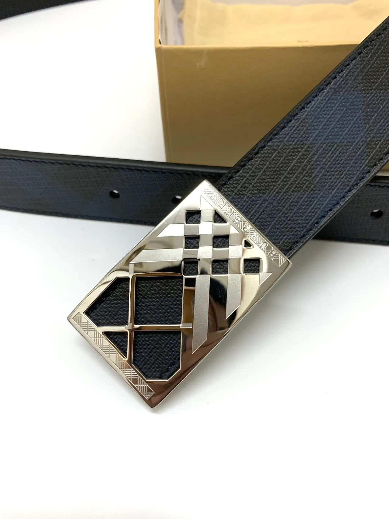 Burberry Knight Check ceinture en cuir réversible 2