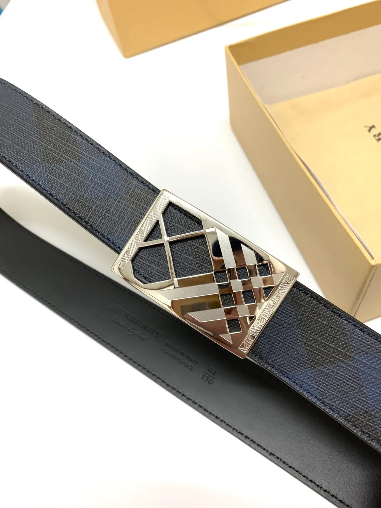 Burberry Knight Check ceinture en cuir réversible 3