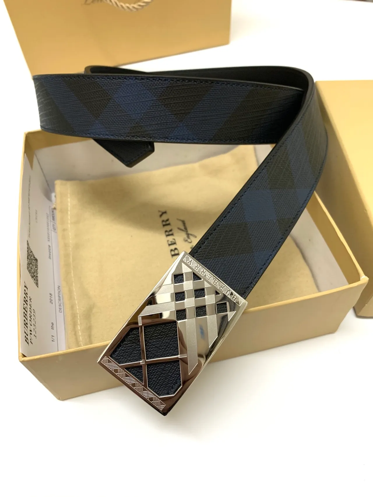 Burberry Knight Check ceinture en cuir réversible 4