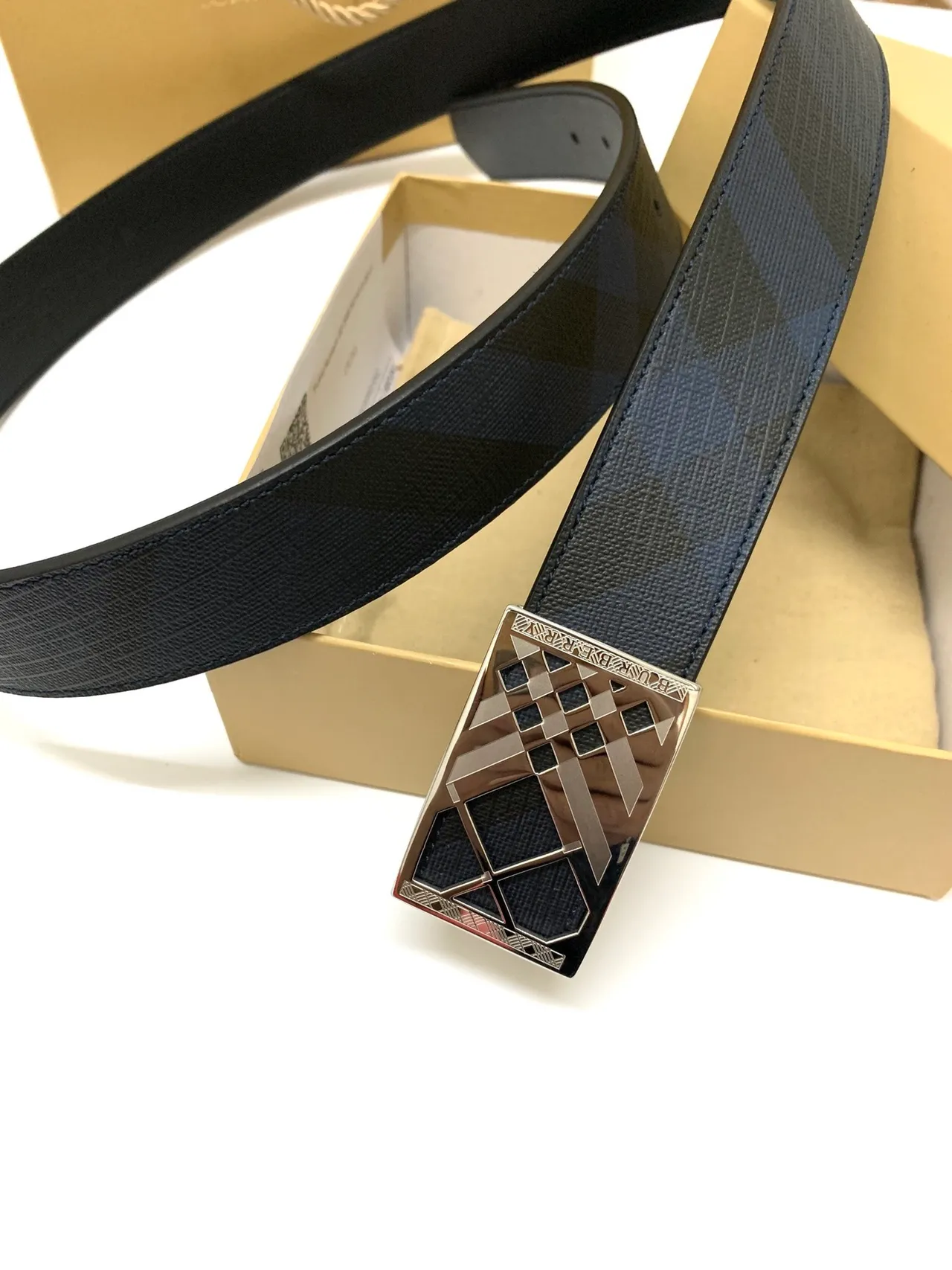Burberry Knight Check ceinture en cuir réversible 5