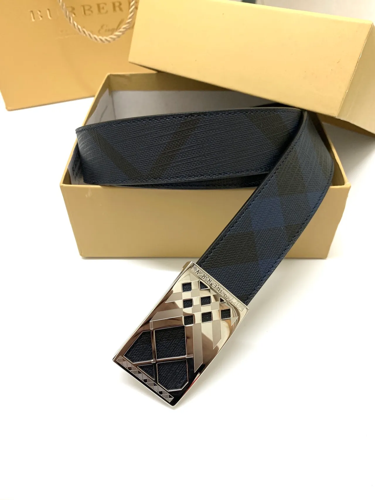 Burberry Knight Check ceinture en cuir réversible 6