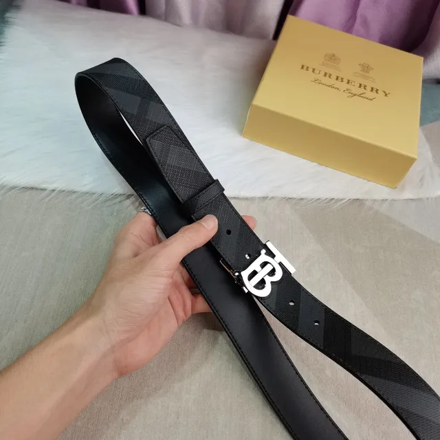 Burberry Knight উল্টো যোগ্য TB Monogram কালো চামড়ার বেল্ট 7