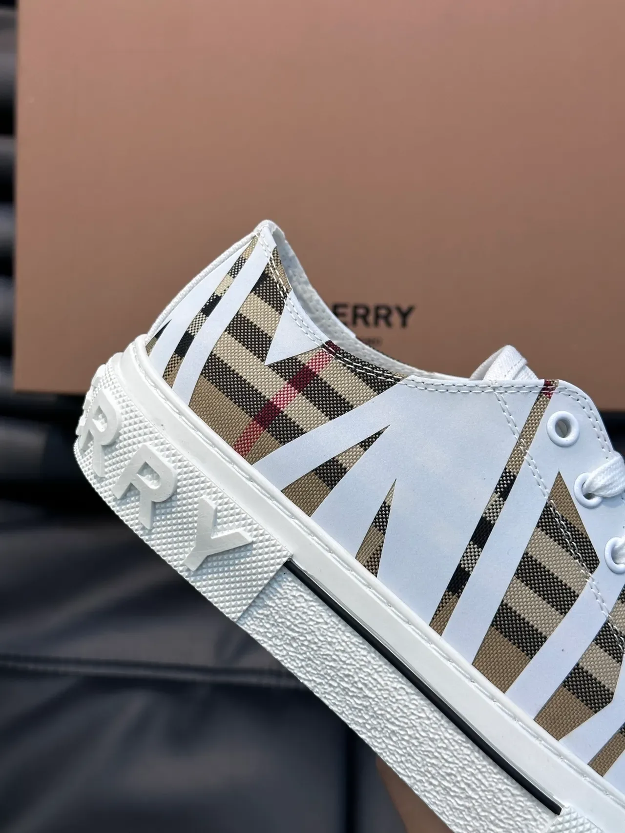 Burberry Knight सादा এবং চেক প্যাটার্ন লাইফস্টাইল স্নিকার্স 4
