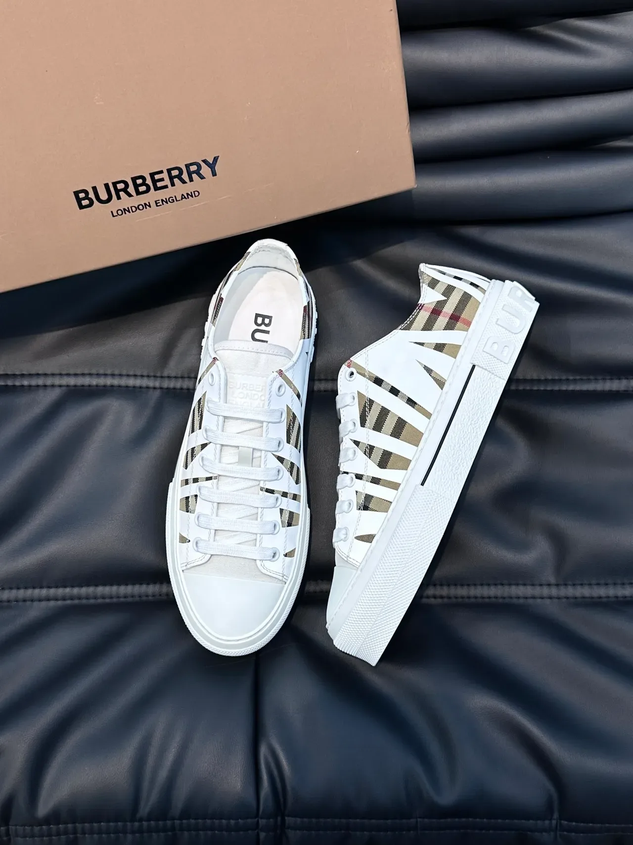 Burberry Knight सादा এবং চেক প্যাটার্ন লাইফস্টাইল স্নিকার্স 5