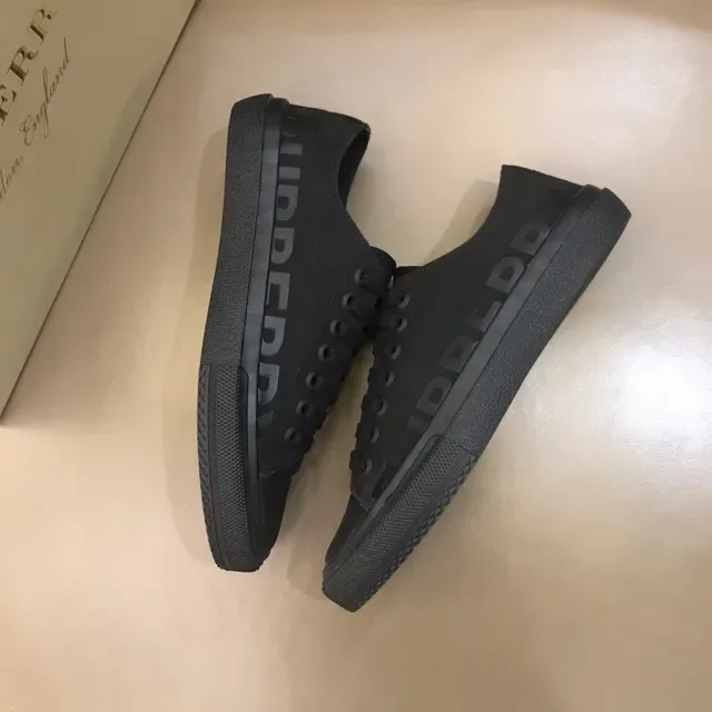 Burberry Chaussures Lifestyle Monochrome avec Logo Embossé 2
