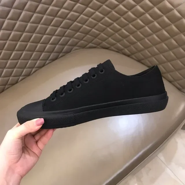 Burberry Chaussures Lifestyle Monochrome avec Logo Embossé 4