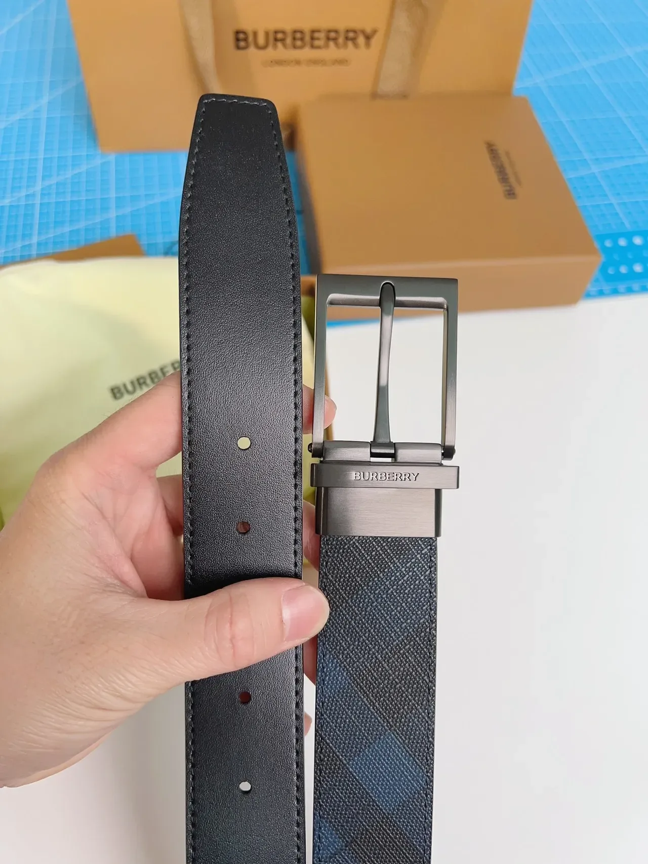 Burberry أزرق بحري أسود قابل للعكس ببكل باترون المنزل حزام جلد 9