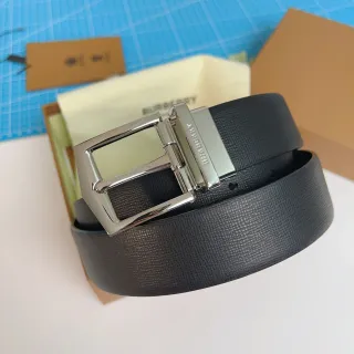 Burberry Boucle réversible ceinture en cuir texturisé noir