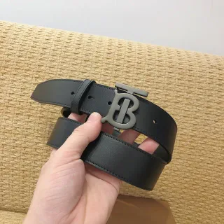 Burberry TB Shield حزام جلد أسود