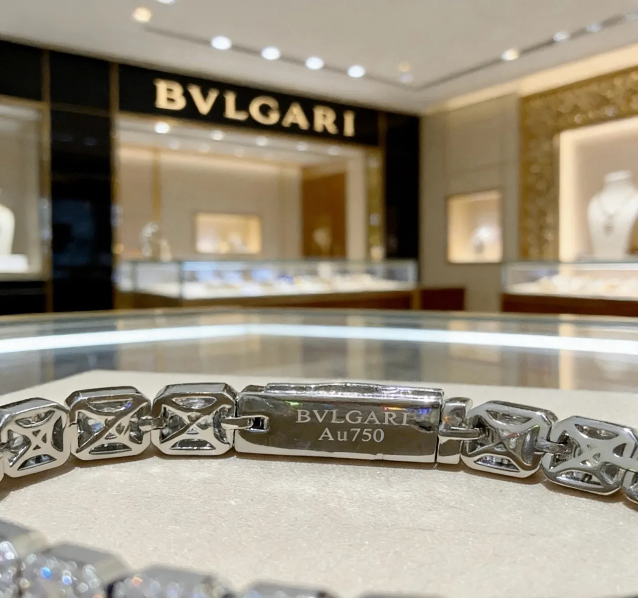 Bvlgari 铰接帕维光环方形切割宝石手链 5