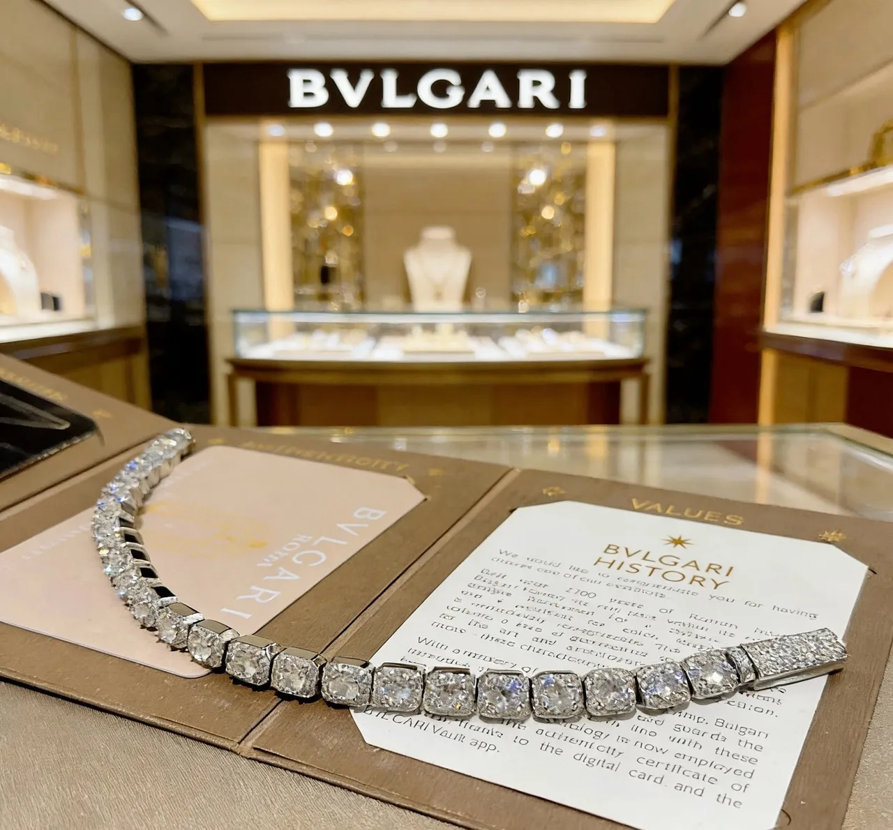 Bvlgari 铰接帕维光环方形切割宝石手链 9