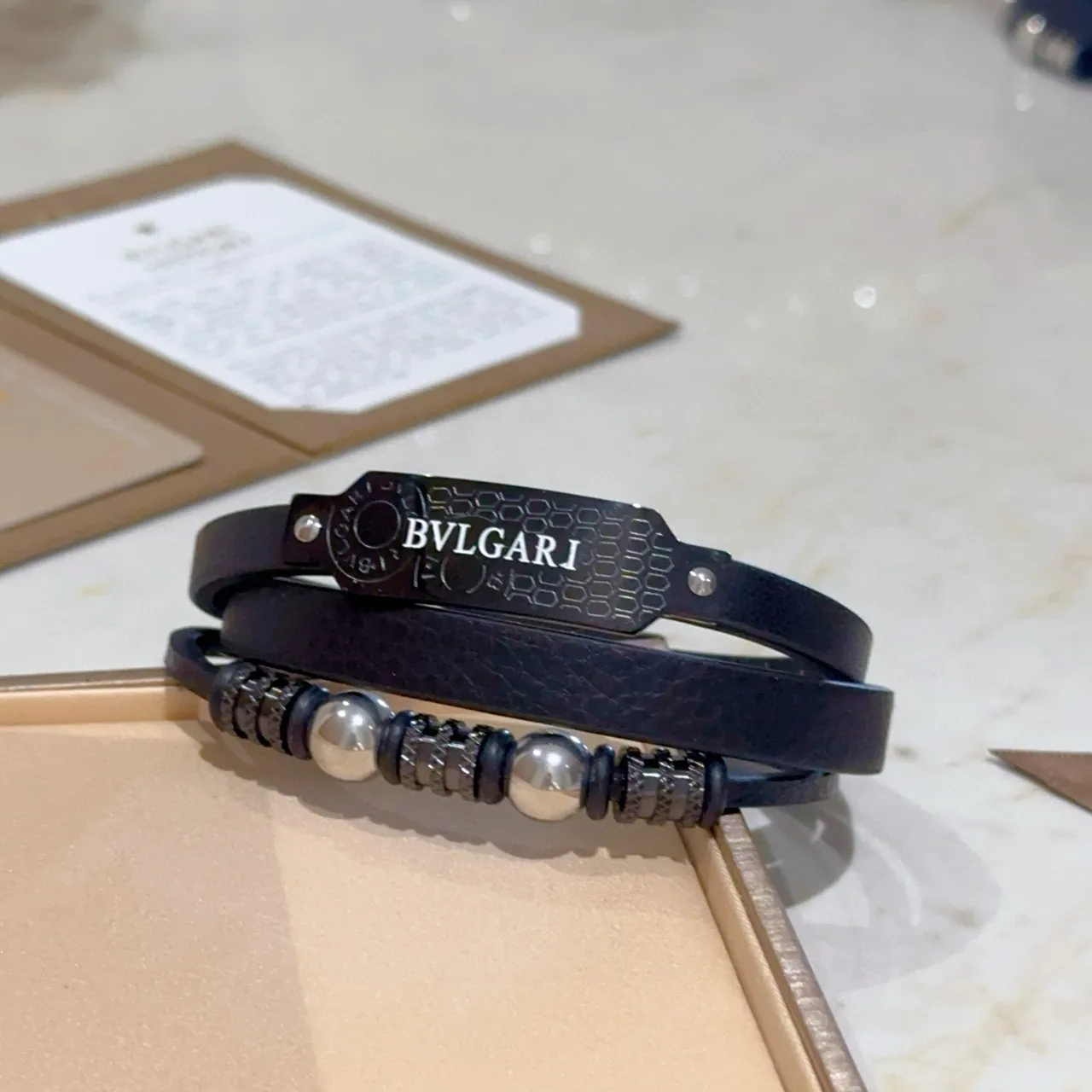 Bvlgari काला चांदी ड्यूल-रैप चमड़ा नक्काशीदार धातु प्लेक ब्रेसलेट 9