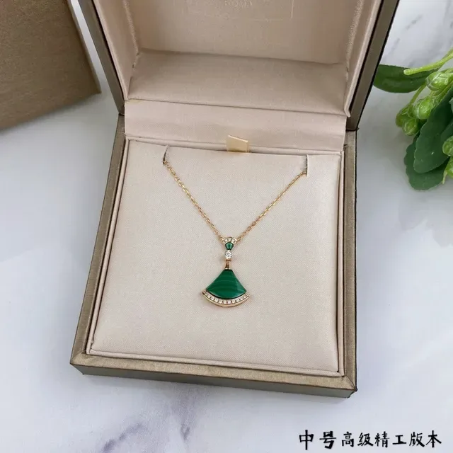 Bvlgari Divas’ Dream Colar de malachita e diamante em forma de leque 2