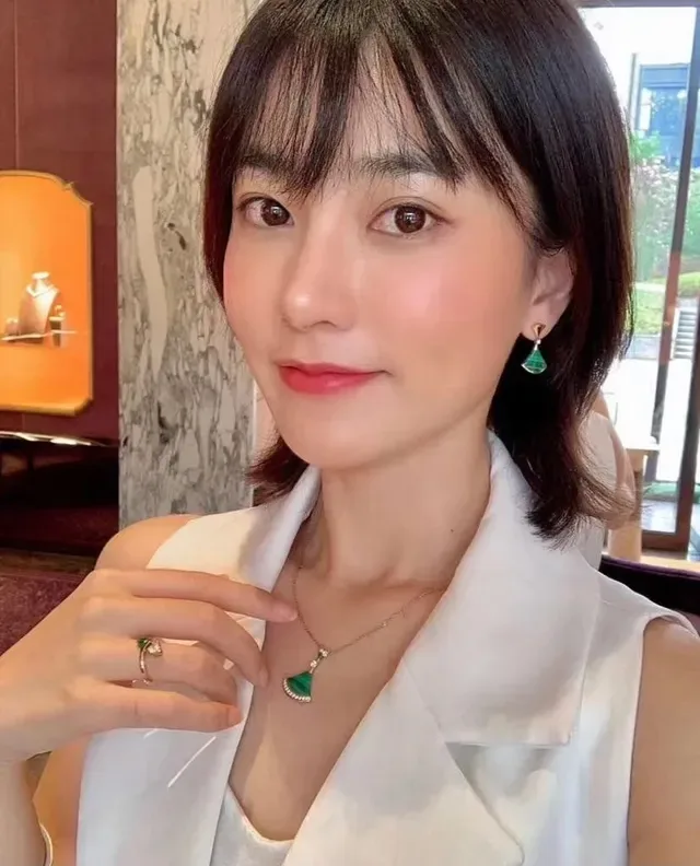 Bvlgari Divas’ Dream Colar de malachita e diamante em forma de leque 9