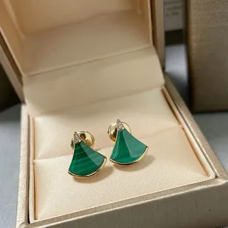 Bvlgari Divas’ Dream أقراط مالاكايت وذهبي اللون مروحية