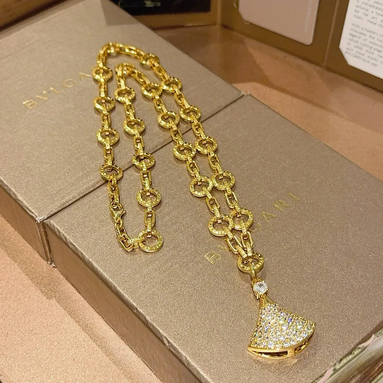 Bvlgari Divas’ Dream Colgante Abanico Pavé Oro 4