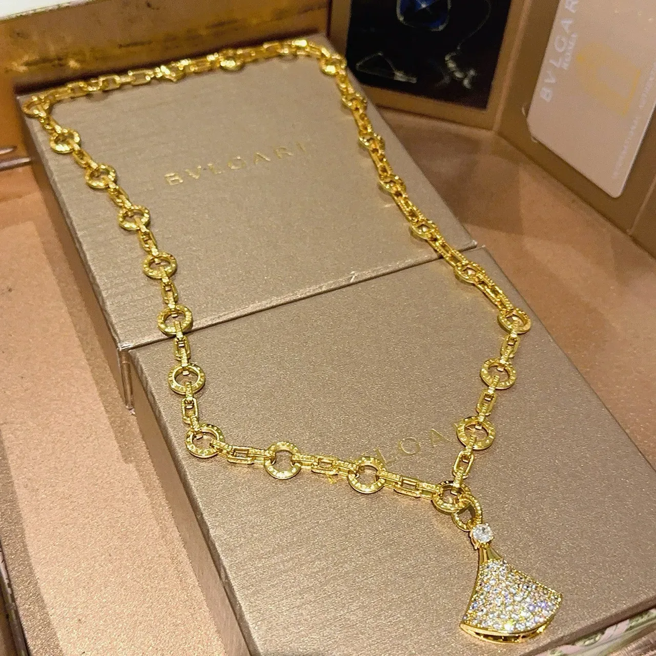 Bvlgari Divas’ Dream Colgante Abanico Pavé Oro 6