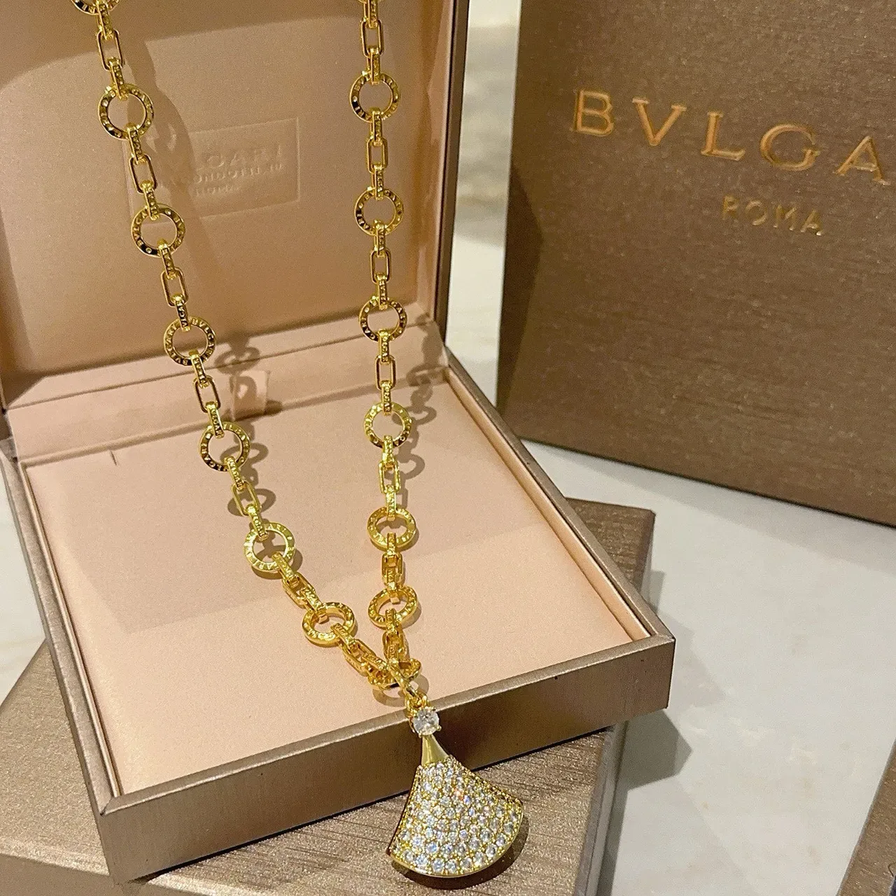 Bvlgari Divas’ Dream Colgante Abanico Pavé Oro 7