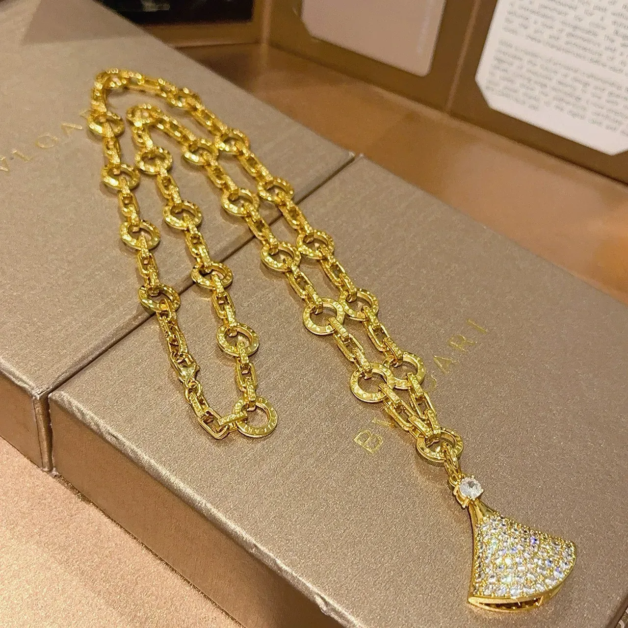 Bvlgari Divas’ Dream Colgante Abanico Pavé Oro 9