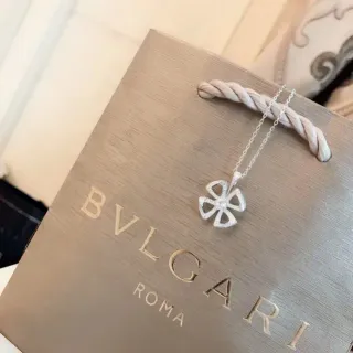Bvlgari Fiorever फ्लोरल पावे पेंडेंट नेकलेस