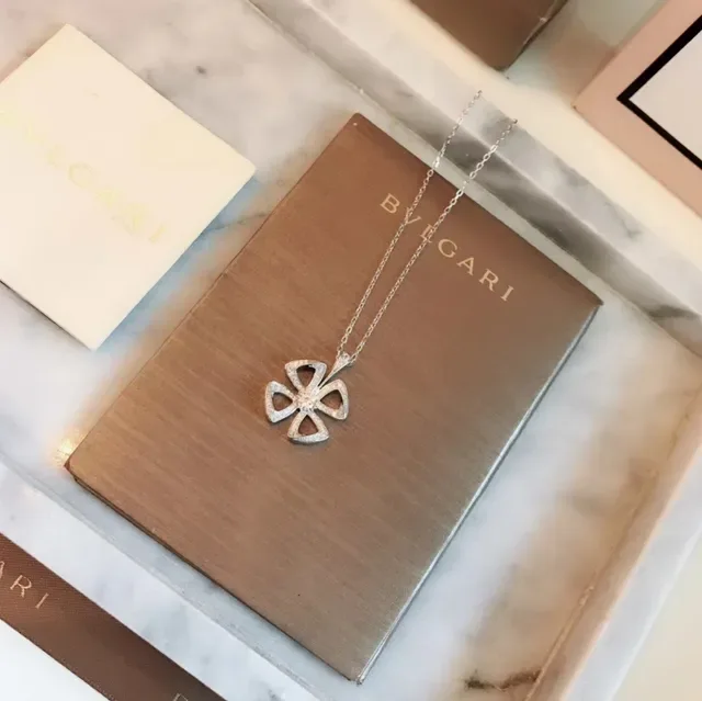 Bvlgari Fiorever 花卉 Pavé 吊坠项链 2