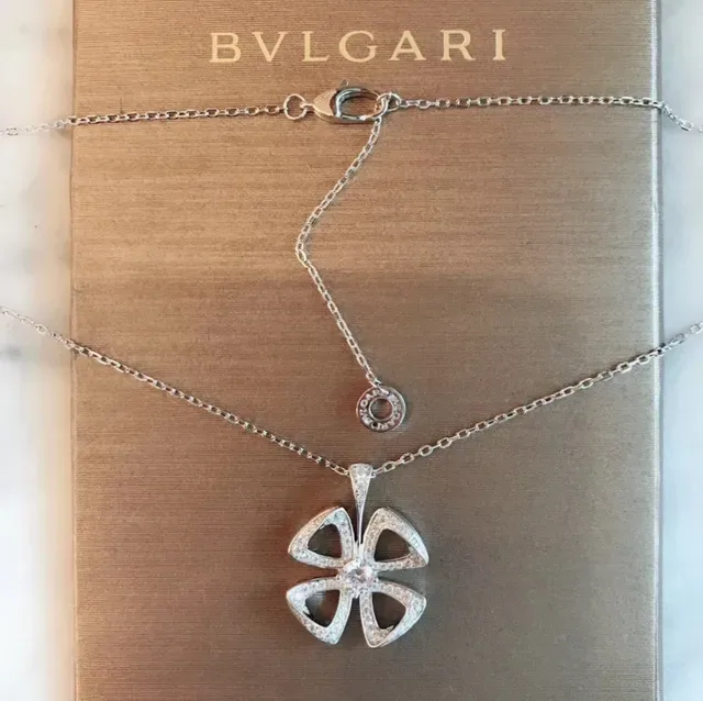 Bvlgari Fiorever 花卉 Pavé 吊坠项链 4