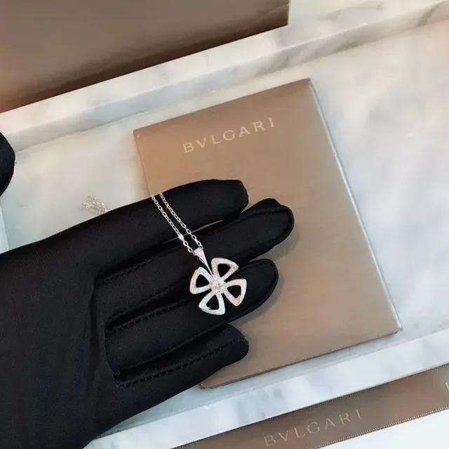 Bvlgari Fiorever 花卉 Pavé 吊坠项链 8