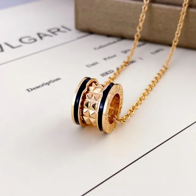 Bvlgari स्वर्ण काला सिलिंड्रिकल मल्टी-बैंड पेंडेंट फैसेटेड पिरामिडल टेक्स्चर माला 3