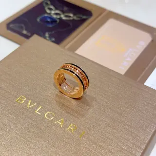 Bvlgari गोल्ड ब्लैक मल्टीबैंड घूर्णन अंगूठी