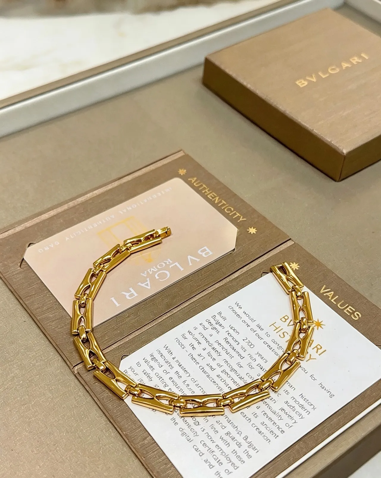 Bvlgari 金色几何互锁链节手链 9