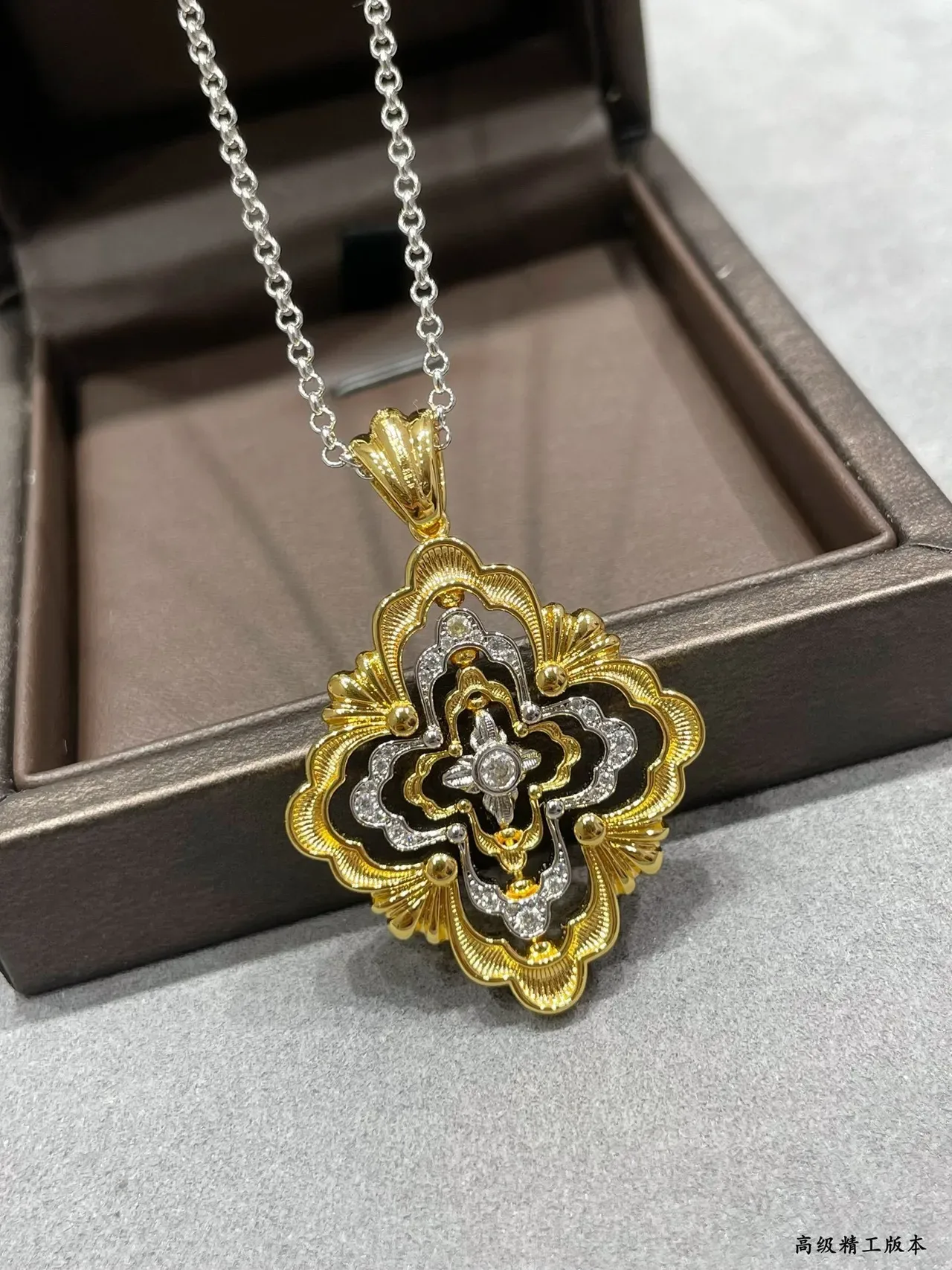 Bvlgari Ornate Floral Quatrefoil collier pendentif 5