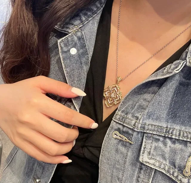 Bvlgari Ornate Floral Quatrefoil collier pendentif 7