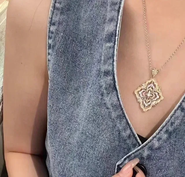 Bvlgari Ornate Floral Quatrefoil collier pendentif 8
