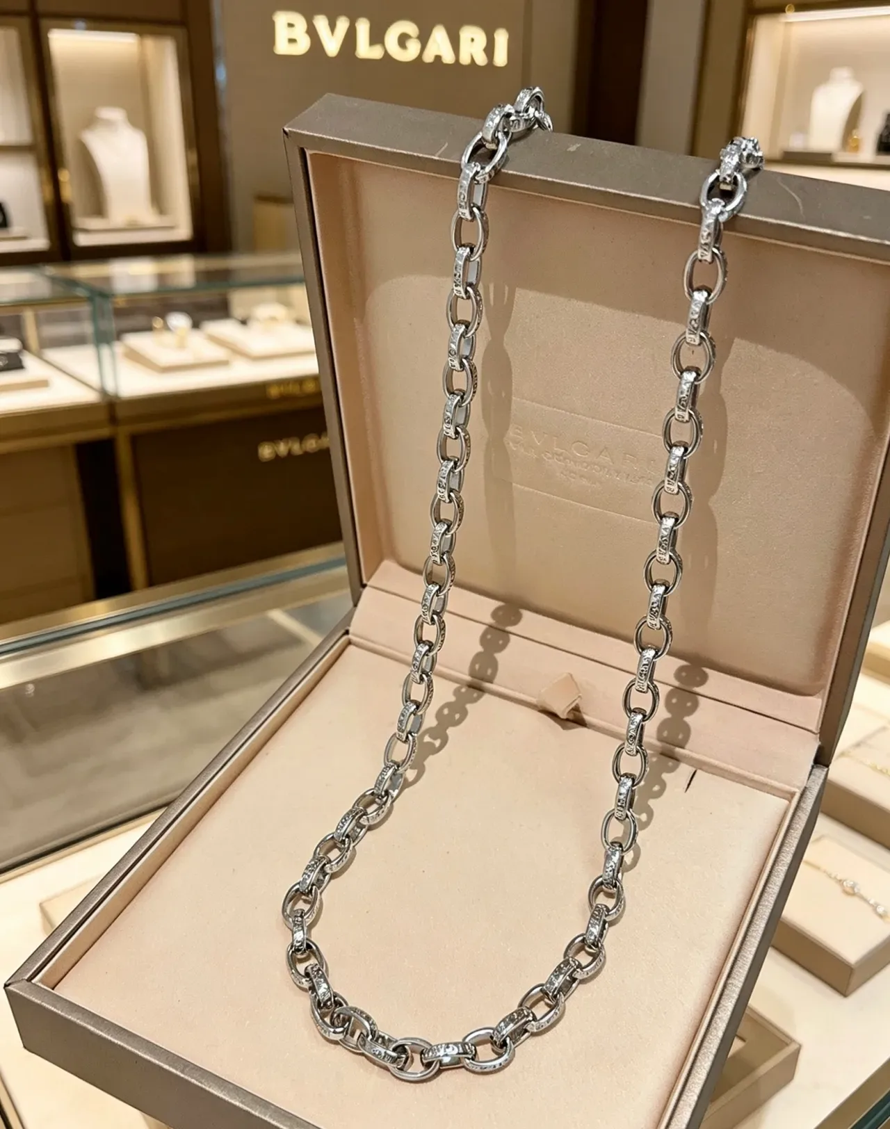 Bvlgari Pavé-Set 镶嵌雕刻链条项链 9