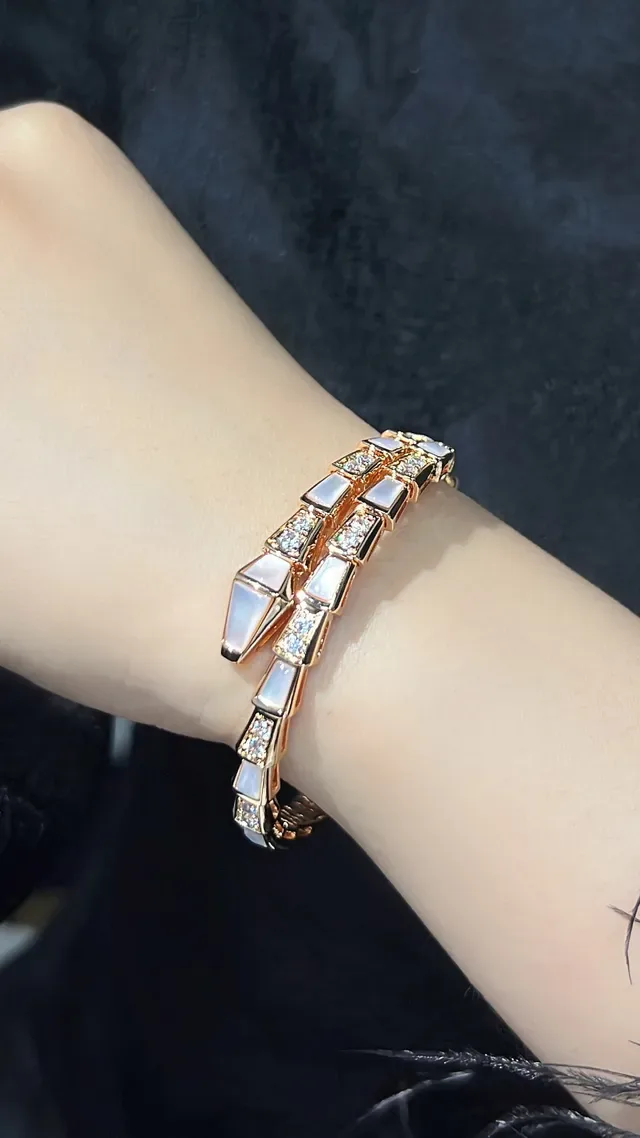 Bvlgari Serpenti إسوارة ملفوفة بلون ذهبي لؤلؤ وكريستال 8