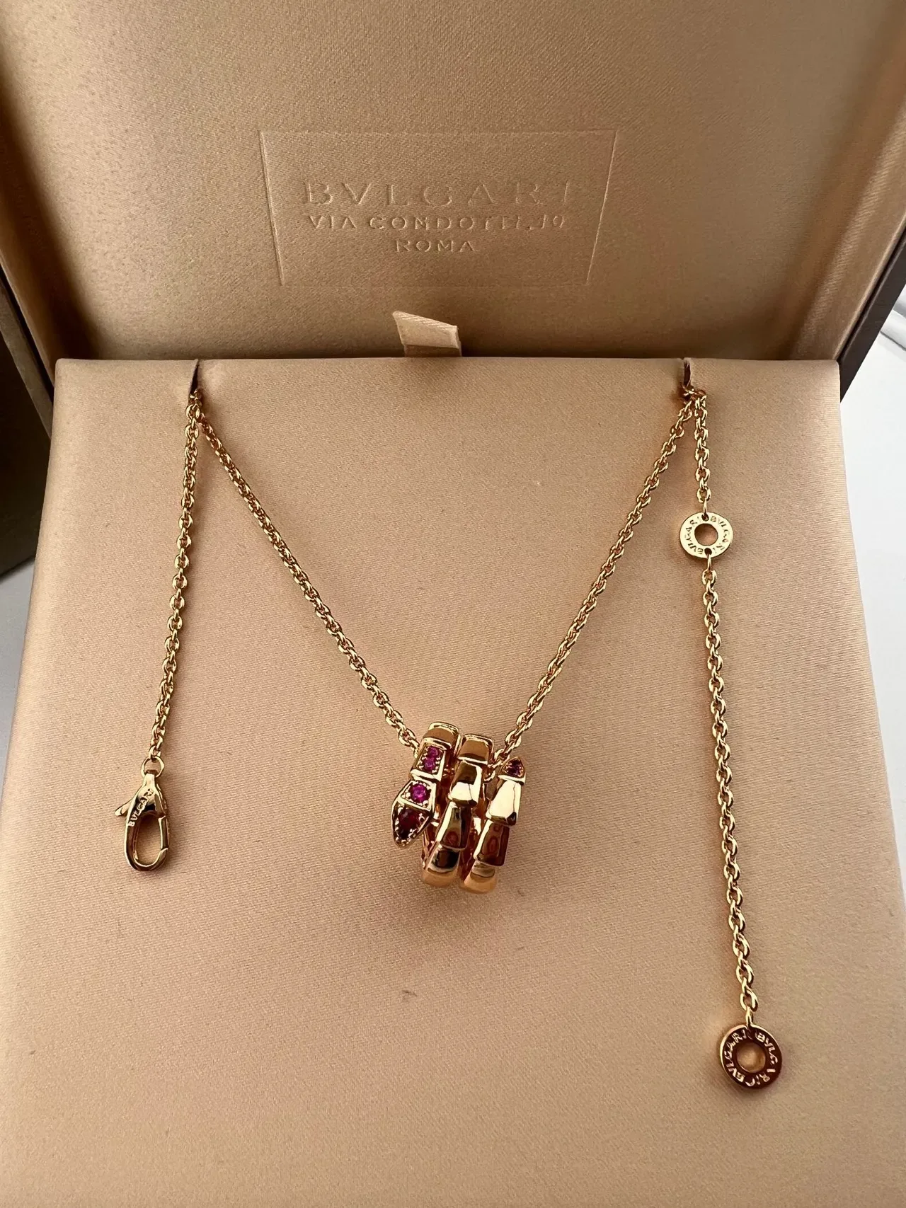 Bvlgari Serpenti 蛇形金色红宝石吊坠项链 5