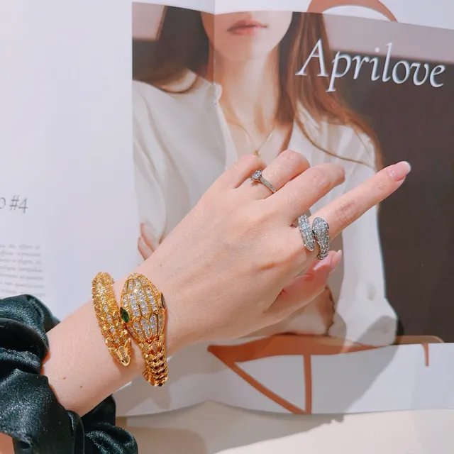 Bvlgari Serpenti Bracelete de serpente tom dourado pavé olho de esmeralda 8