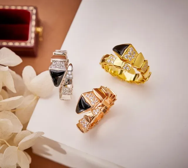 Bvlgari Serpenti Viper Bague Articulée Onyx et Diamant 2